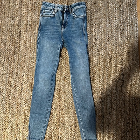 Never worn free people jeans size 25. - Picture 1 of 3